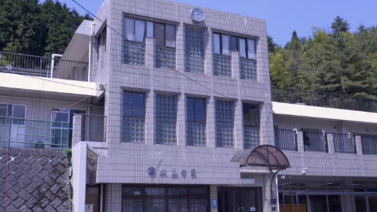 何度も修理してきた板屋学園を30年見守った洗濯・乾燥機を新調！