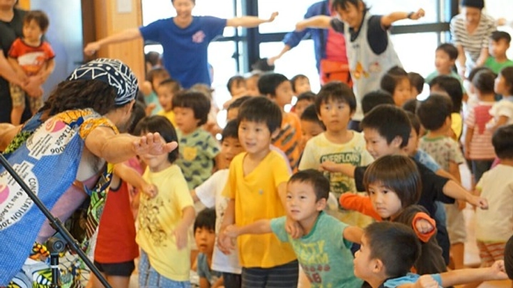 熊本地震でストレスを抱えた子どもをアフリカンダンスで元気に!
