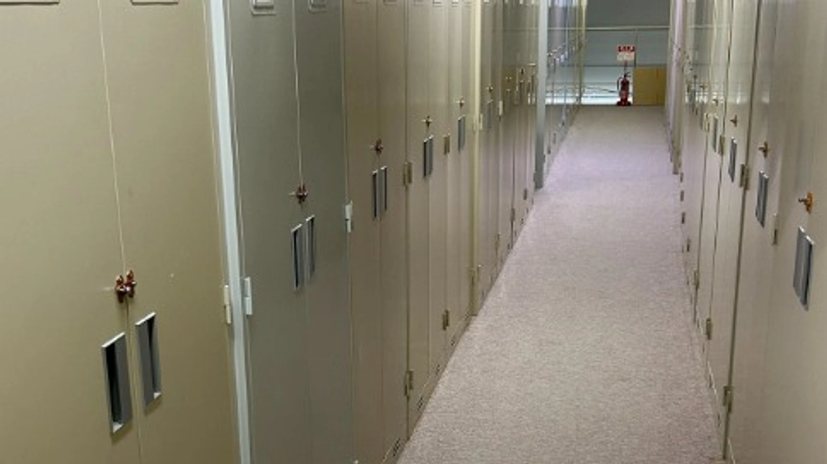 3F部分の標本収蔵キャビンの扉に金属錠をつけました