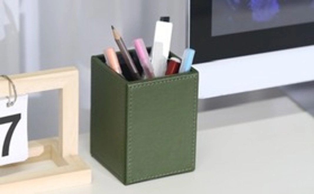 サボテンレザーで作った「ペン立て」