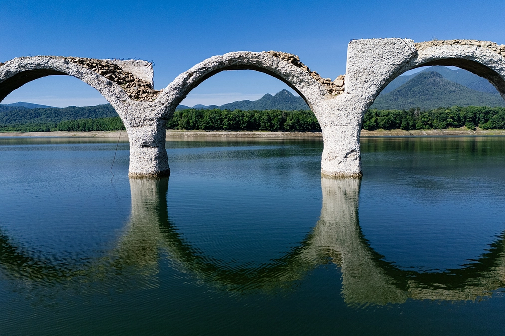 タウシュベツ川橋梁の壁が一部崩落しました