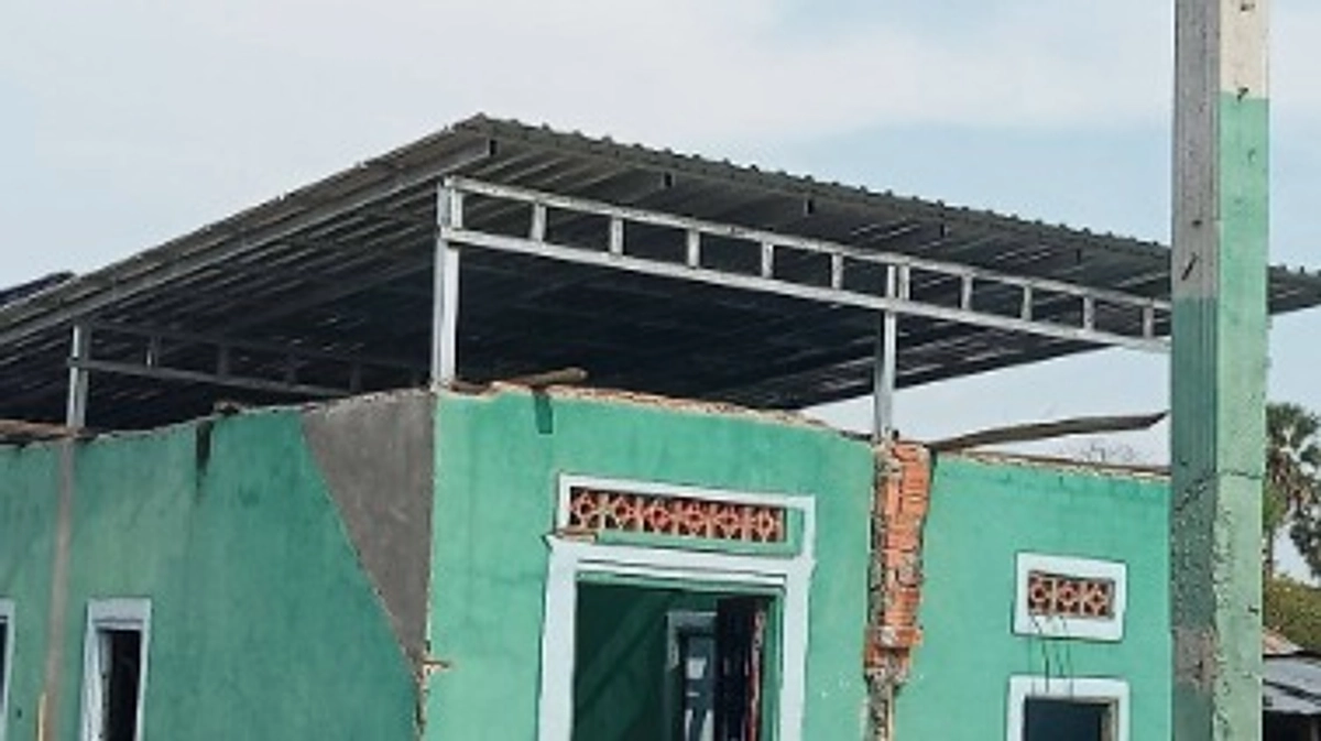 屋根天板の取り付けが完了