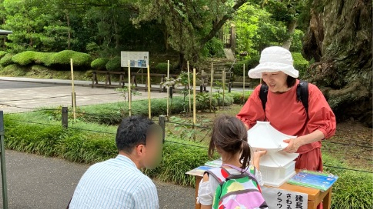 週末の境内より：　子どもはやっぱり模型が好き！