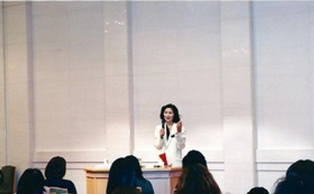 パルファム（画像）と感謝のメールをお送りいたします。