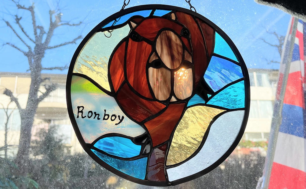 Capybara Stained Glass Decor Ron boy【ステンドグラス ロンくん(20cm)