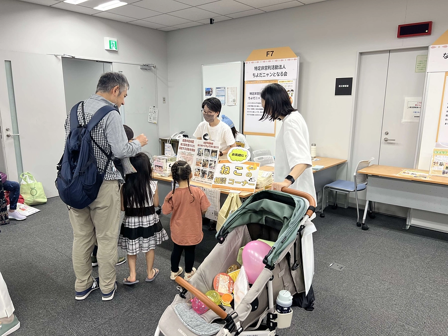 千代田区の皆さんから被災地の猫たちへ～「ふれあい福祉まつり」での募金活動