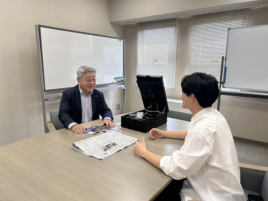 関西学院大学副学長の土井健司教授に活動報告をいたしました。