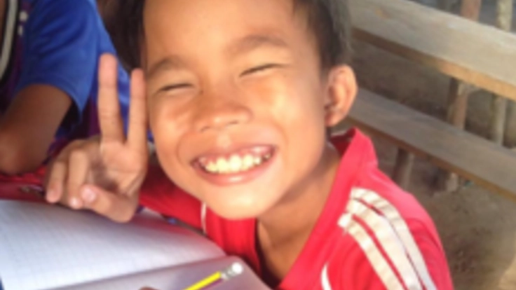 カンボジアの小さな村で雨風から守る安全な学び舎を作りたい！