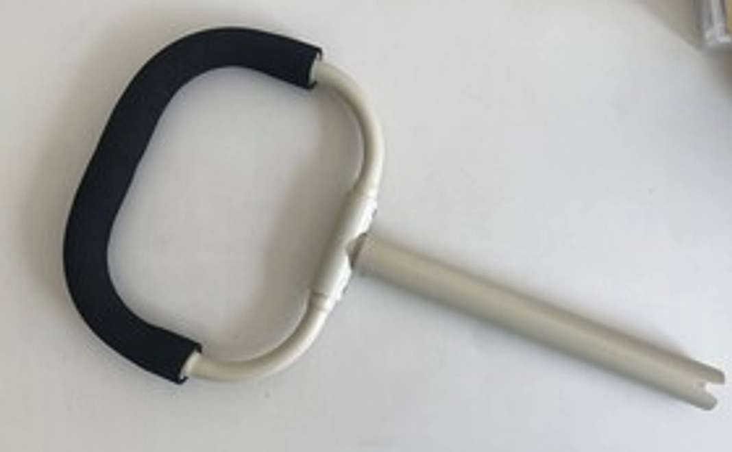 「届くん」片麻痺用車椅子ブレーキ