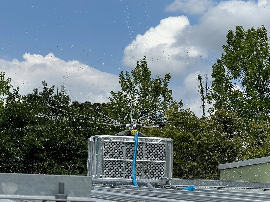 【クラファン活動報告75】原野と森の家の屋根の上にスプリンクラーが設置されました！