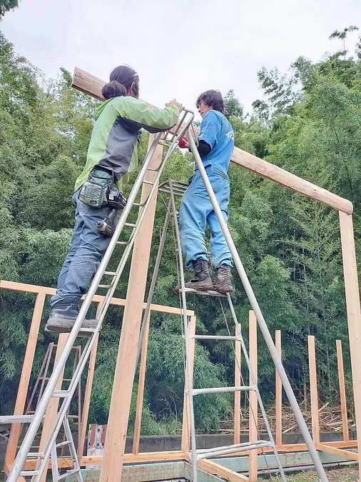 馬小屋の制作〜その７。もうすぐ屋根架け！