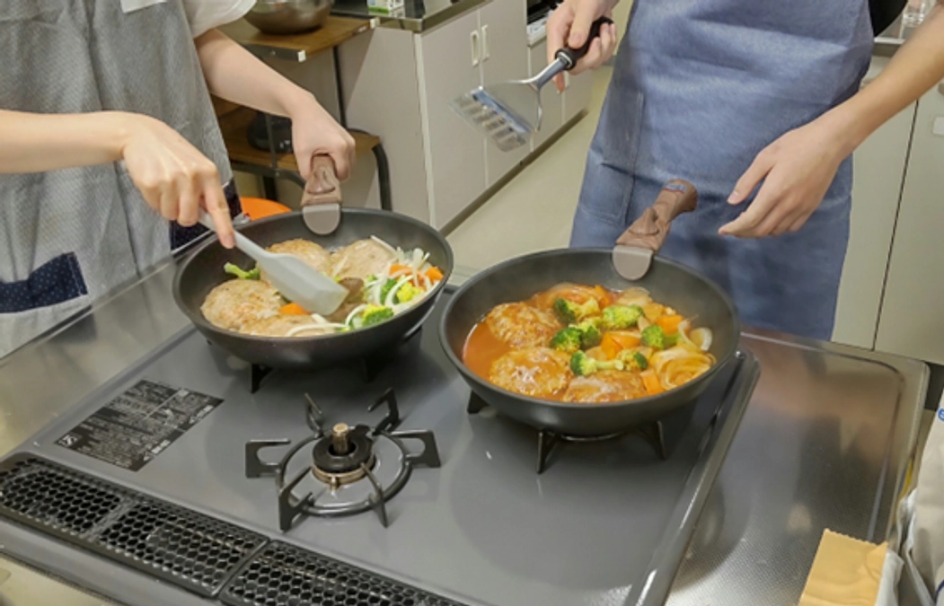 活動報告⑬　社会的養護の中高生を対象に料理教室とグループトークを行いました