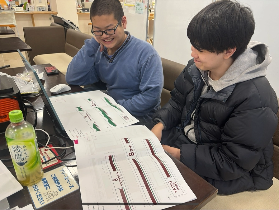 コンビニの看板検討中！