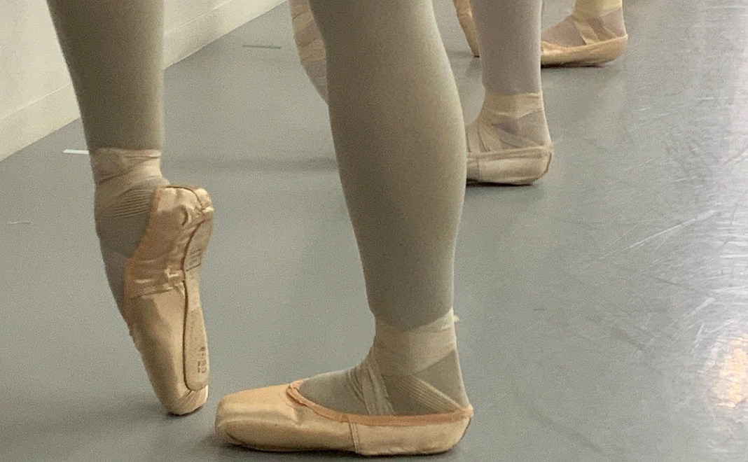 バレリーナのトゥシューズ代にご支援を