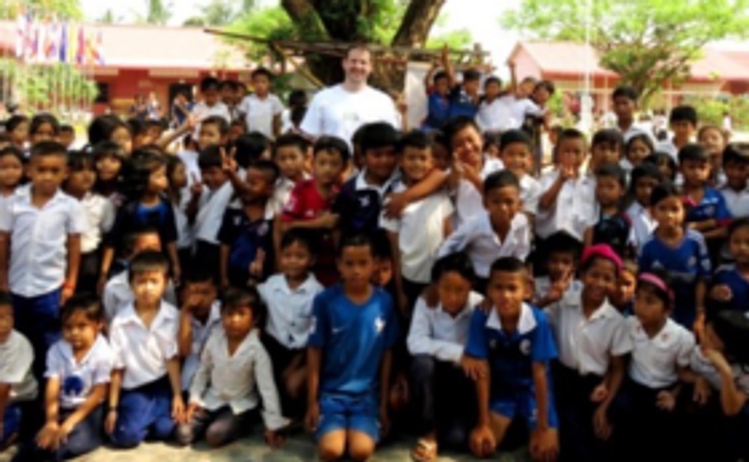 フィリピンの小さな町に未来への投資を