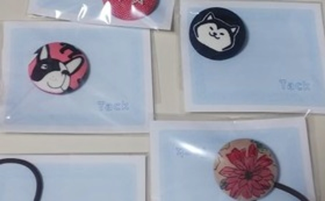 タック　くるみボタン製品３つ