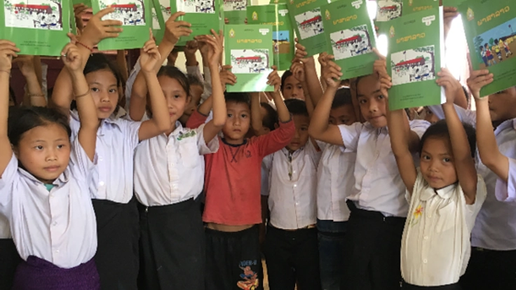 ラオス、パクセン地区の小学校にラオス語の教科書を届けたい！