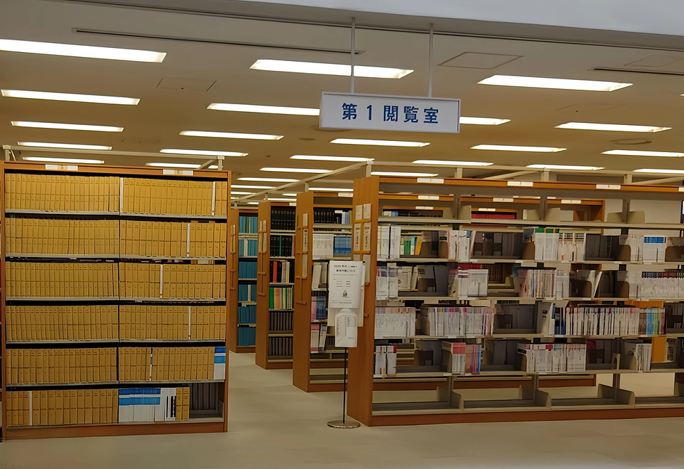 整備ビフォーの閲覧室