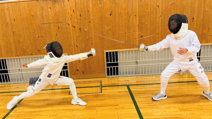 フェンシングクラブの選手たちに、正確で安全な審判機を届けたい！