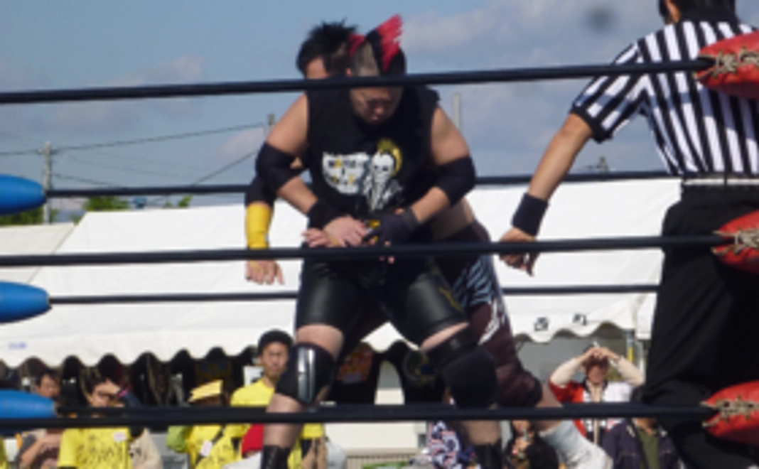 【Readyfor限定】んめもんプロレス選手と2ショット撮影&サイン&握手券