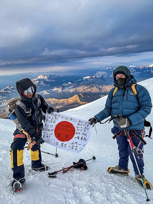 ヨーロッパ大陸最高峰エルブルス 5642m　5400m付近で撤退いたしました。