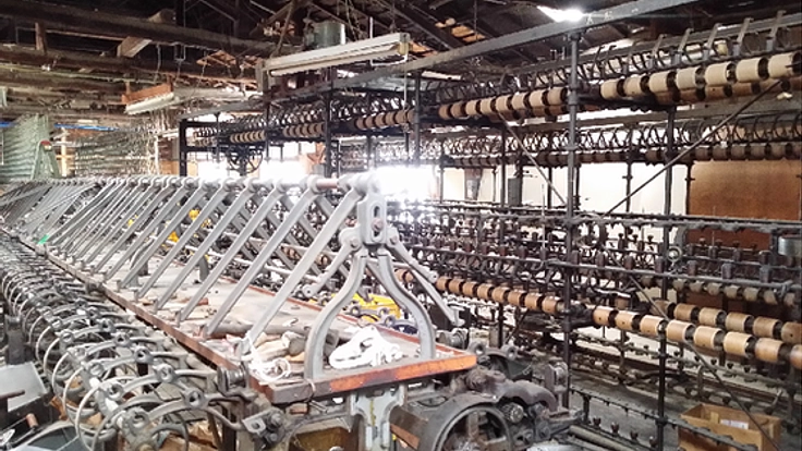絹産業遺産を守るため、古い撚糸機で金属アート作品を制作！