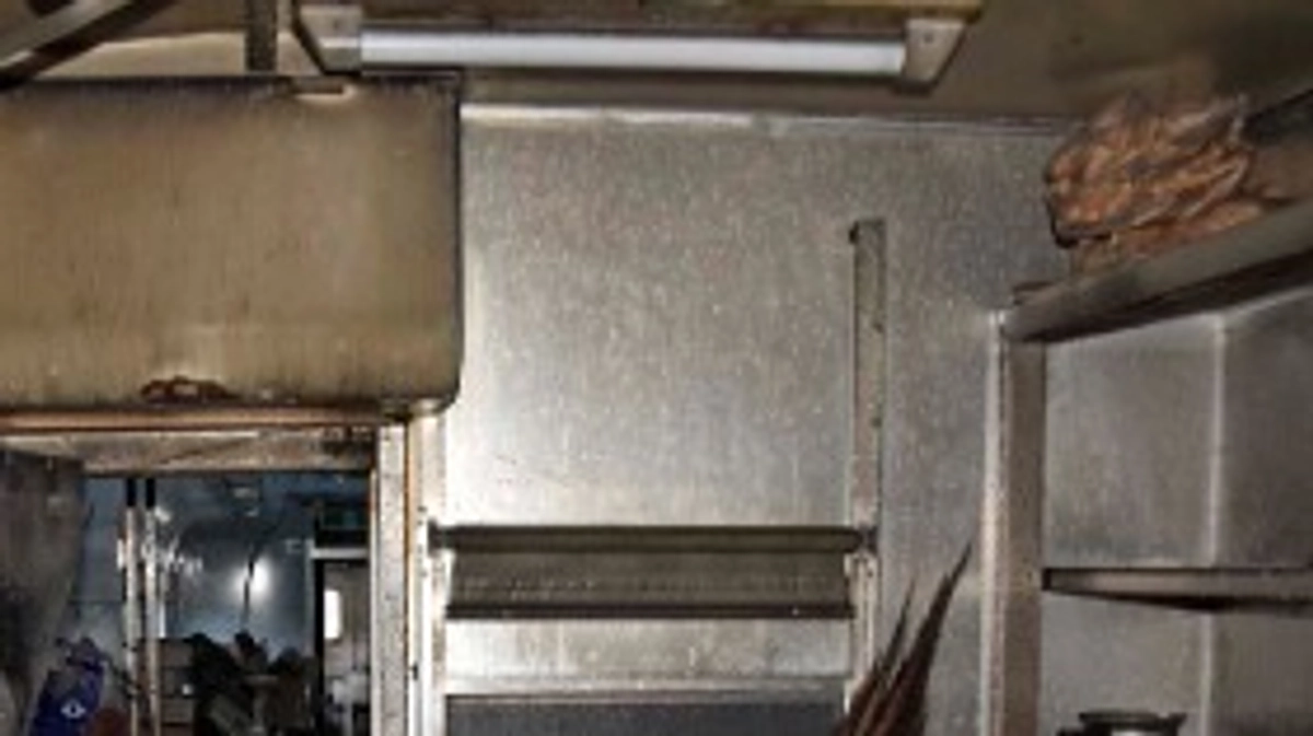 ボンネットと共に後世に、サシ４８１形食堂車を守るプロジェクトにご支援お願いします。