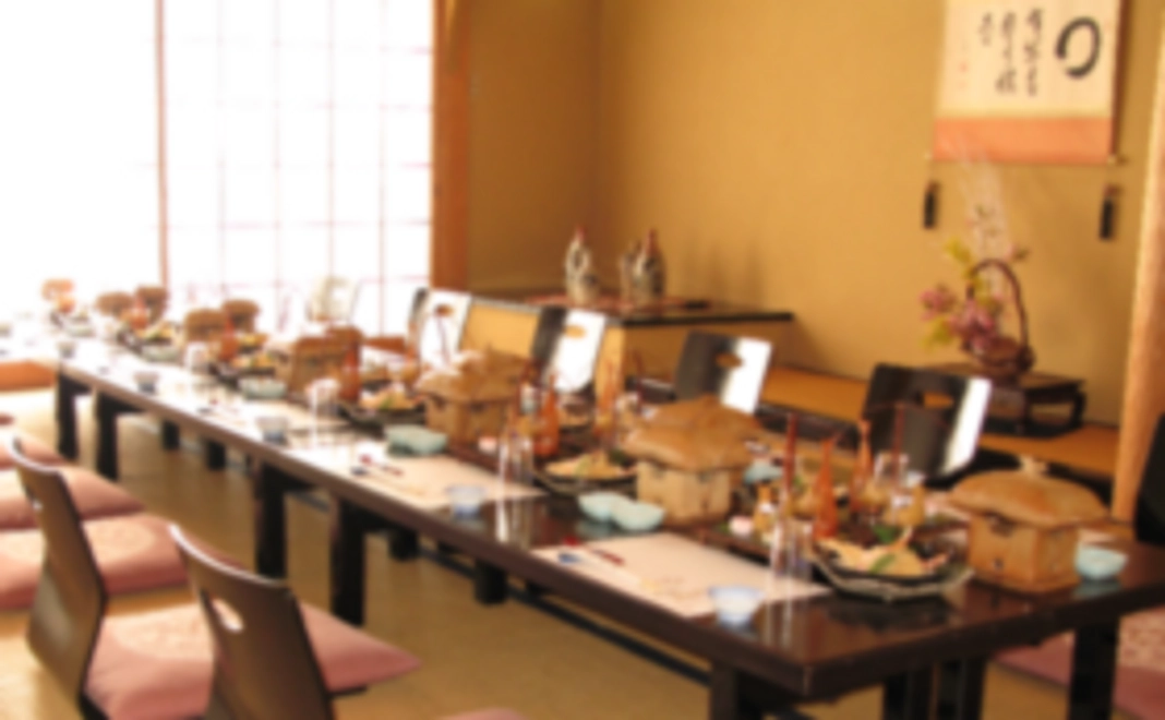 【感謝の気持ちを込めて】料亭・割烹旅館 岡屋で催す桜の宴(10名様1組)