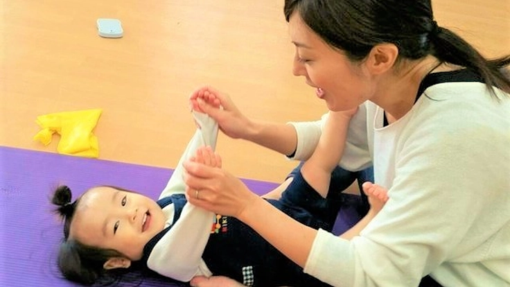 発達遅延の乳幼児を持つ親子のためのふれあい体操教室を開講