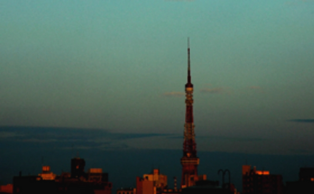 東京タワーを写したオリジナル限定ポスター2種類をお届けします
