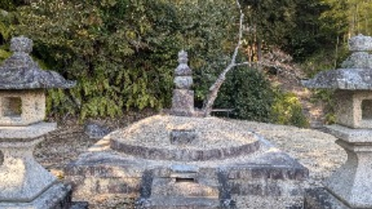 布教師会の方々が微妙大師墓所を参拝