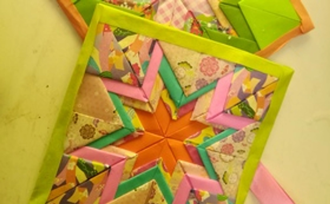 ありがとうー子どもたちが作った折り紙パッチワークです。