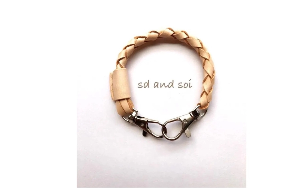 バッグに付ける革ひも