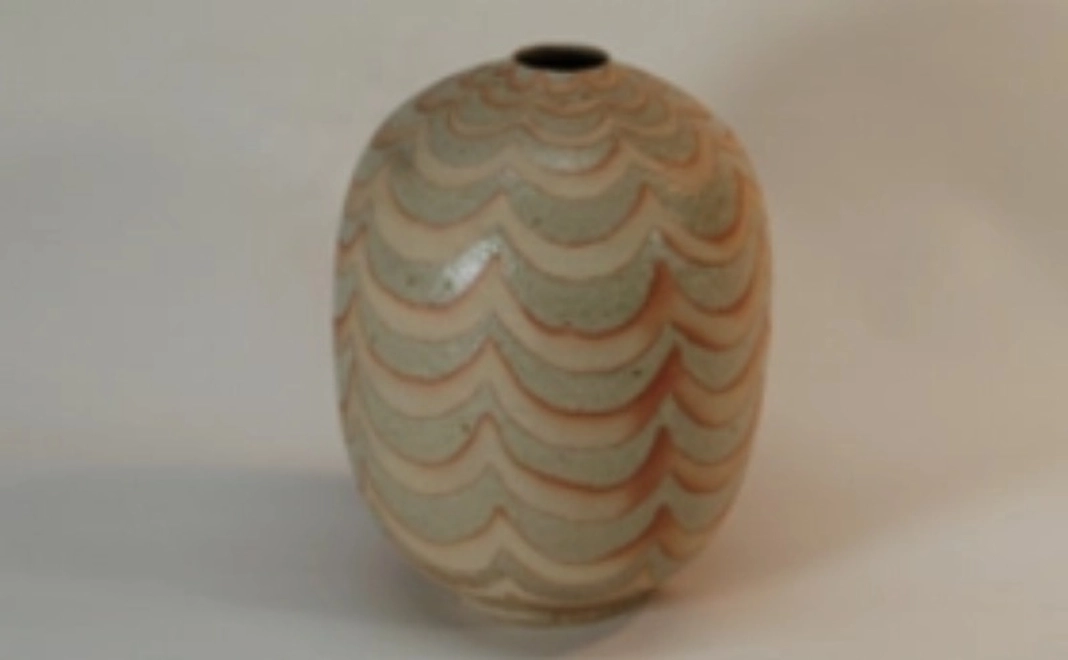 K｜限定1点・陶芸家ゲルト・クナッパー制作作品　灰釉波紋繭型花瓶