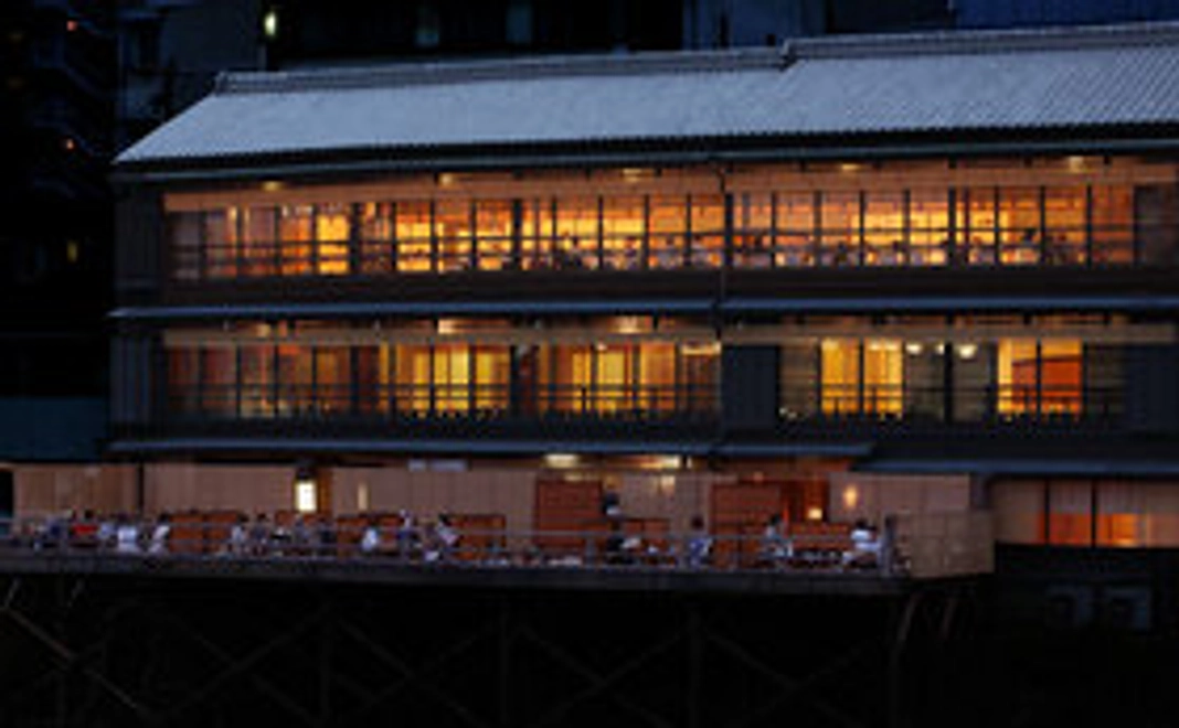 「いながらリゾート」納涼床ランチプラン