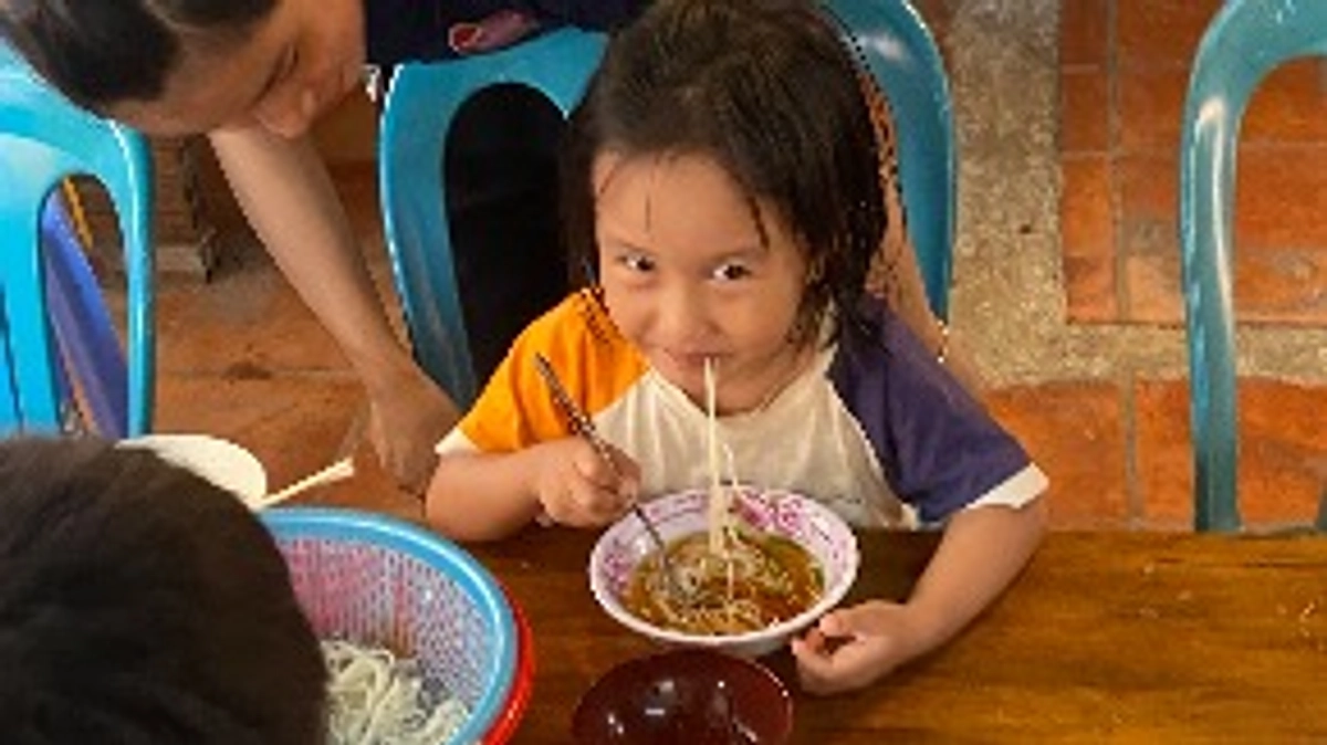 カンボジア作品展 展示近況・そうめんワークショップと