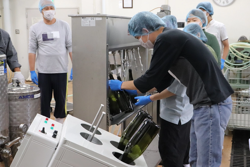 シン・山梨大学ワイン2024　瓶詰作業——販売に向けて着々と準備中！