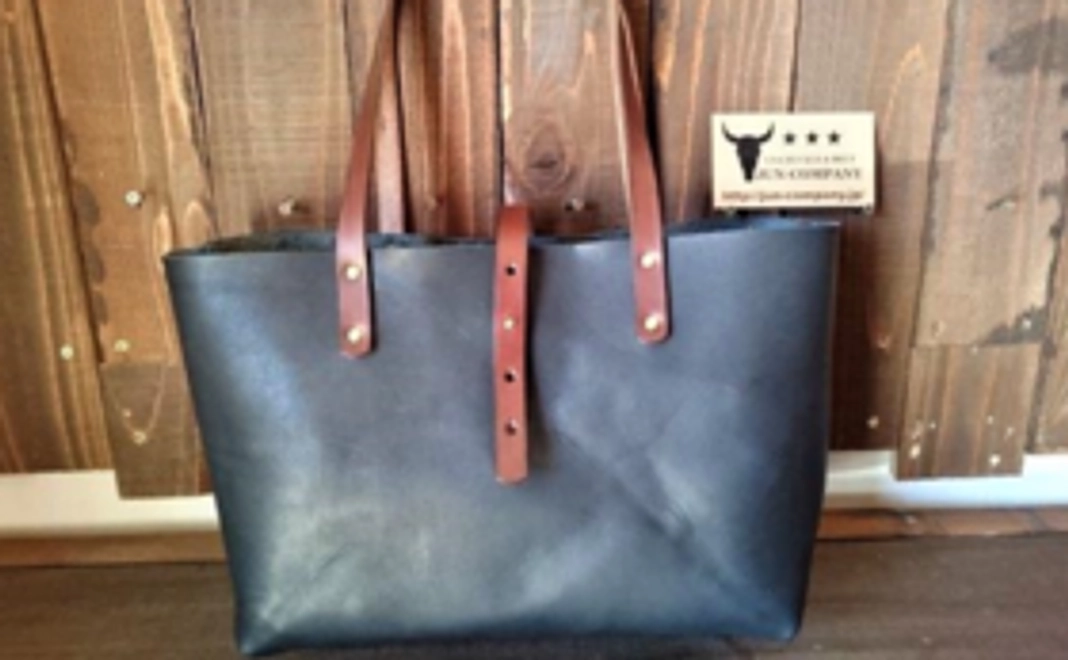 自然の恵みを大切に使いたい！ベルト専門店が作る良質本牛革シンプルトートバッグ【ブラック】Ｍサイズ