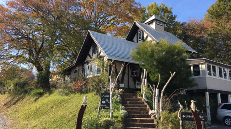 地元の木の温もりあるカフェで歌のコンサートを続けていきたい