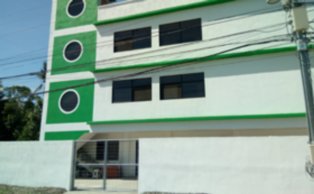 スペシャルサンクスとして、あなたのお名前を校門付近に掲げます！