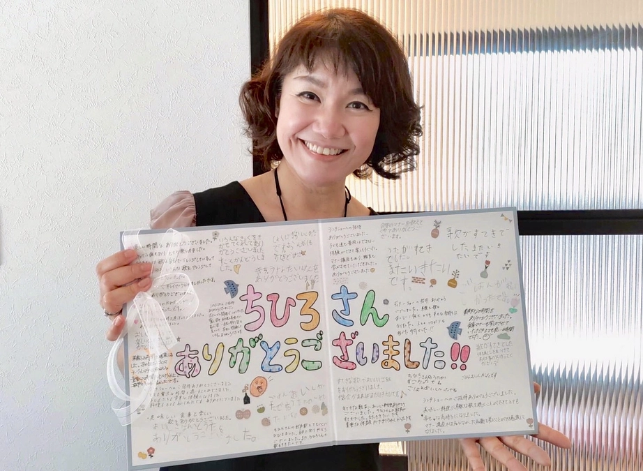 お礼メッセージの色紙を届けてくださいました♪