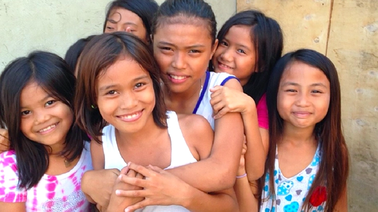 フィリピン・セブ島のスラムの子どもたちに勉強道具を届けたい！
