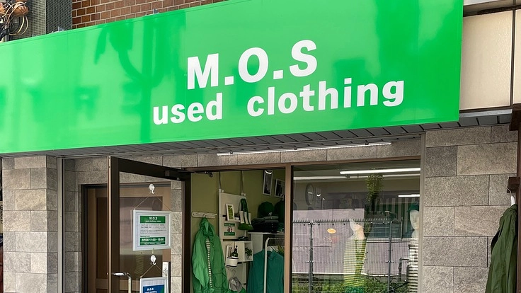 カラーにこだわり厳選した古着屋