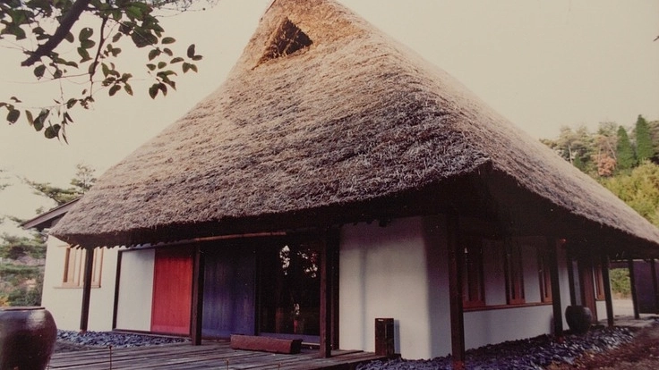美濃・瑞浪屏風山麓に残そう江戸時代に建てられた茅葺き屋根の芸術館！