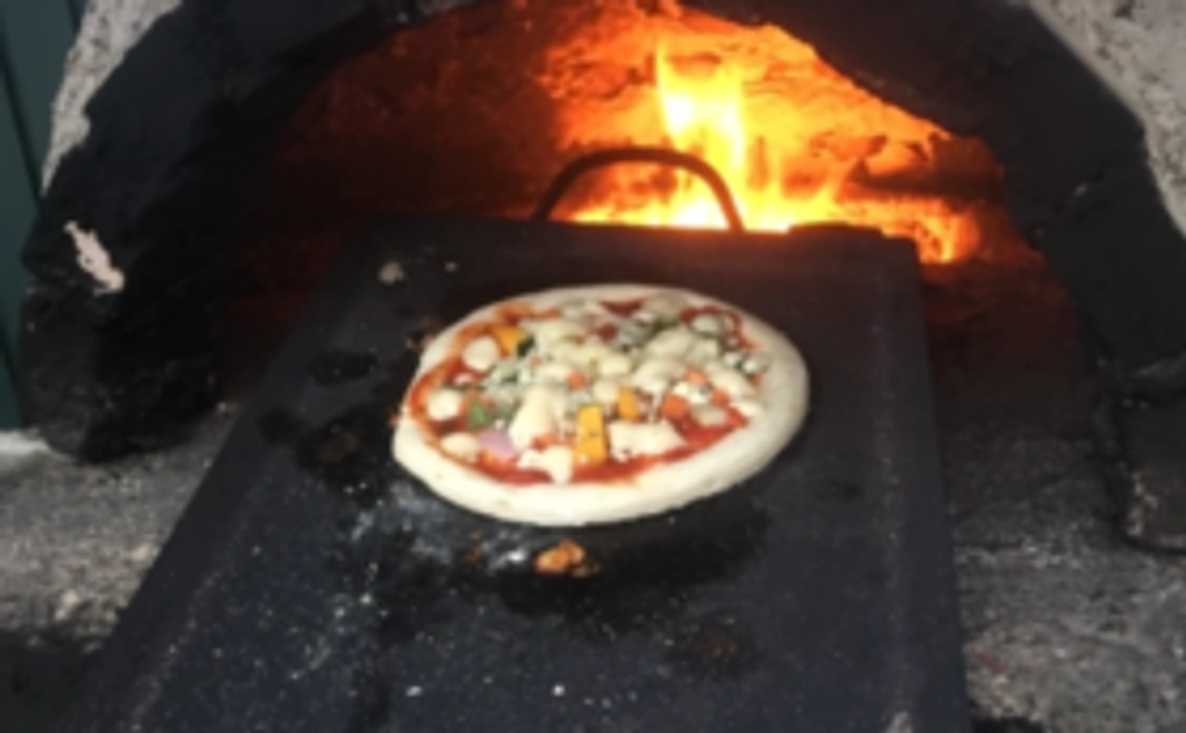 【お得に宿泊！】ふらっと1人旅1泊2日素泊まり券×2枚とピザ券×2枚