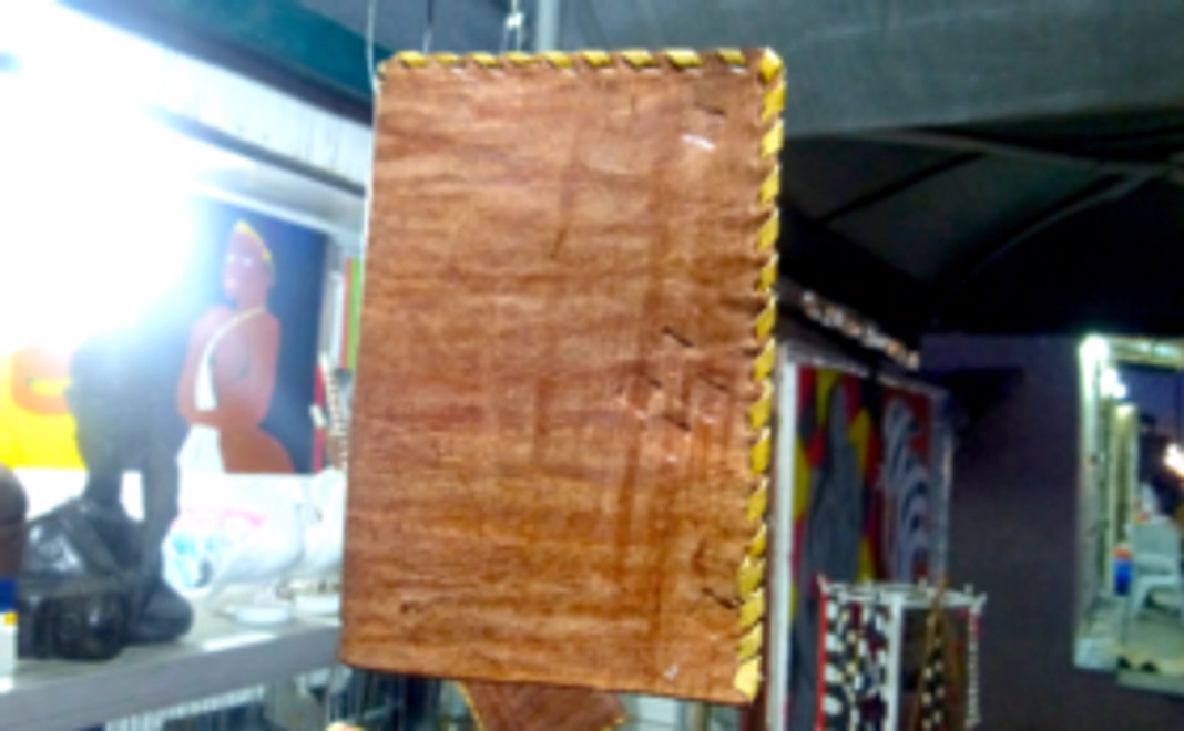 ベナン人手作り皮財布