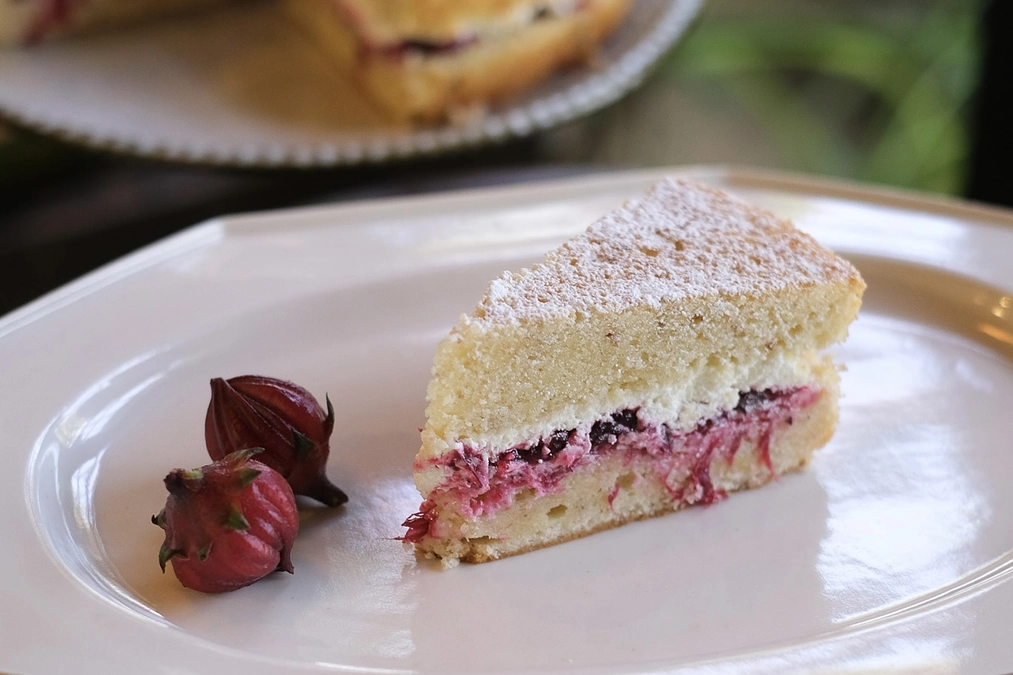 「ローゼルのヴィクトリアケーキ」と畑の近況報告