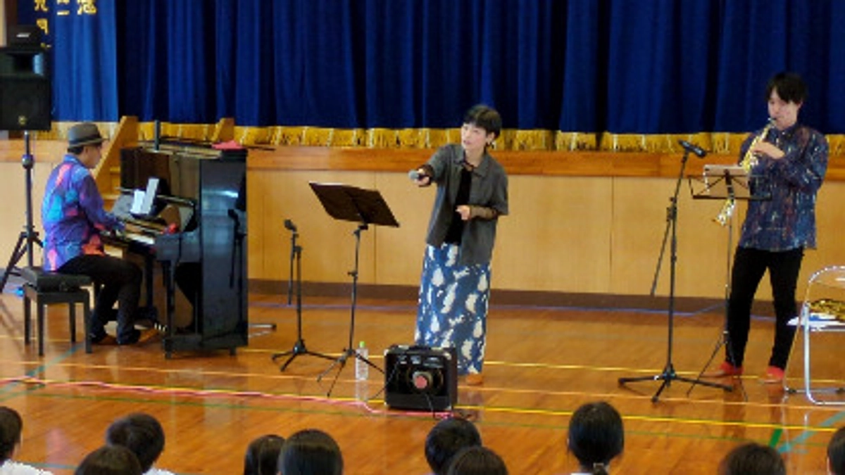 今年度支援事業スタート！奄美市立崎原小中学校、屋仁小学校でコンサートを実施しました！