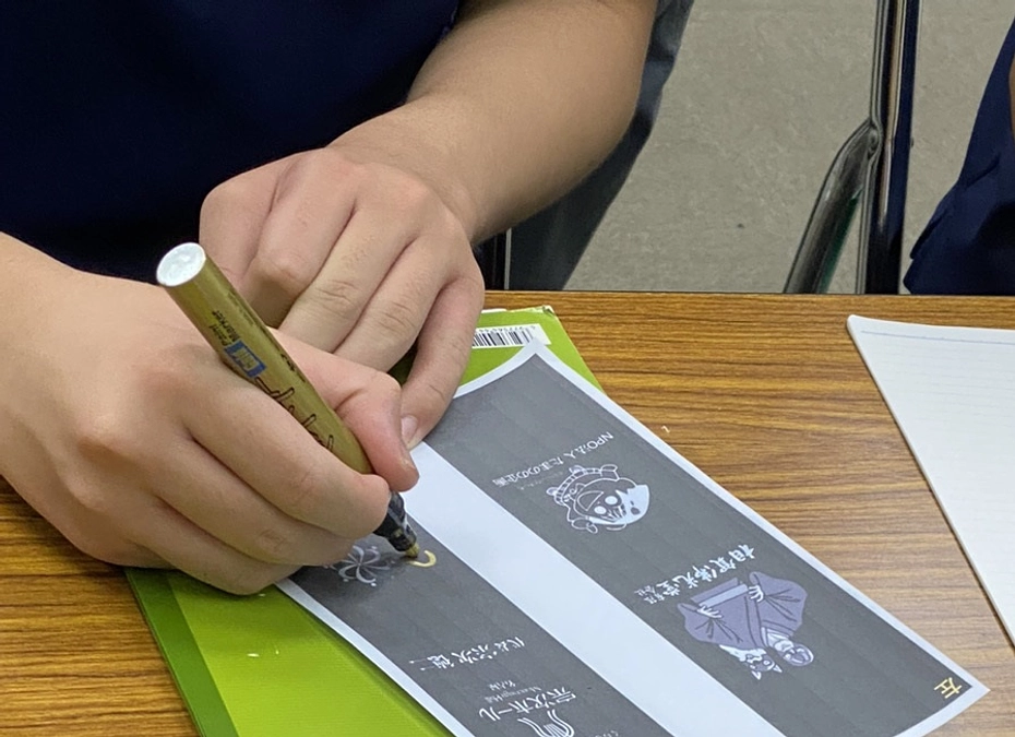 ロゴの描き入れとパネル製作が始まりました♪