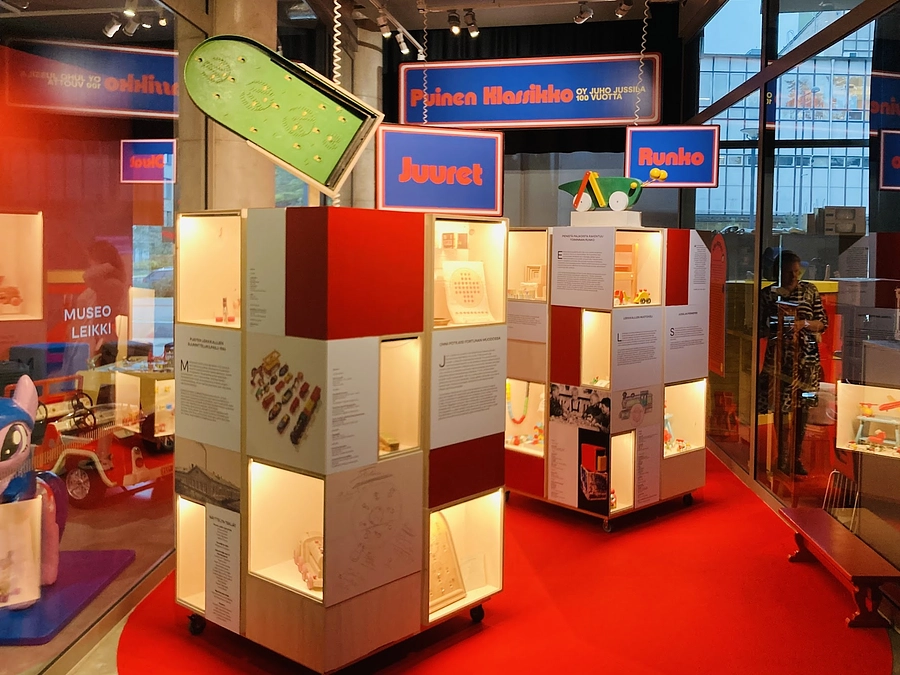 フィンランド創業100周年ユシラ社の企画展示オープニングセレモニーへの参加